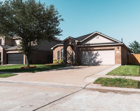 Photo of 10750 Ocelot Lane, Houston, TX 77034 (MLS # 71106339)
