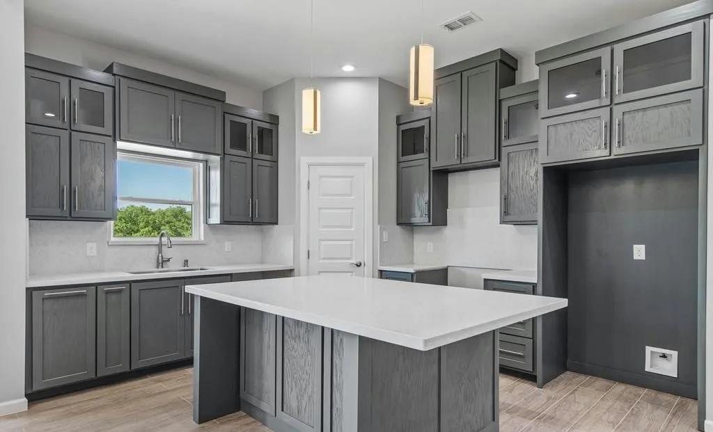 9488 S Queen Palm