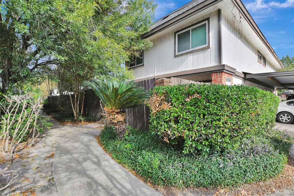 Photo of 12024 Mighty Oak Drive, Houston, TX 77066 (MLS # 85329505)