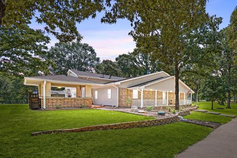 Photo of 8407 State Highway 75 S, Huntsville, TX 77340 (MLS # 81440095) Photo of 8407 State Highway 75 S, Huntsville, TX 77340 (MLS # 81440095)