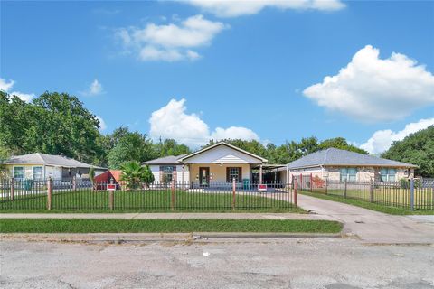 504 Garrett Street Pasadena TX 77506