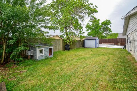 Tiny photo for 5519 Irish Hill Drive, Houston, TX 77053 (MLS # 43874148)