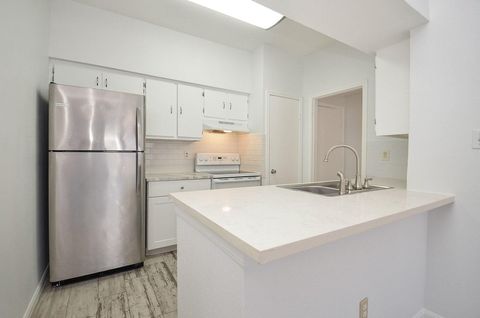 Photo of 2475 Underwood Street #391, Houston, TX 77030 (MLS # 63007650)