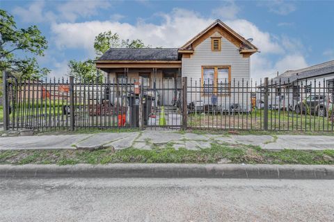 Tiny photo for 1917 Elysian Street, Houston, TX 77026 (MLS # 77927690)