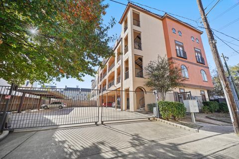 Photo of 806 Jackson Hill Street #302, Houston, TX 77007 (MLS # 79581082)