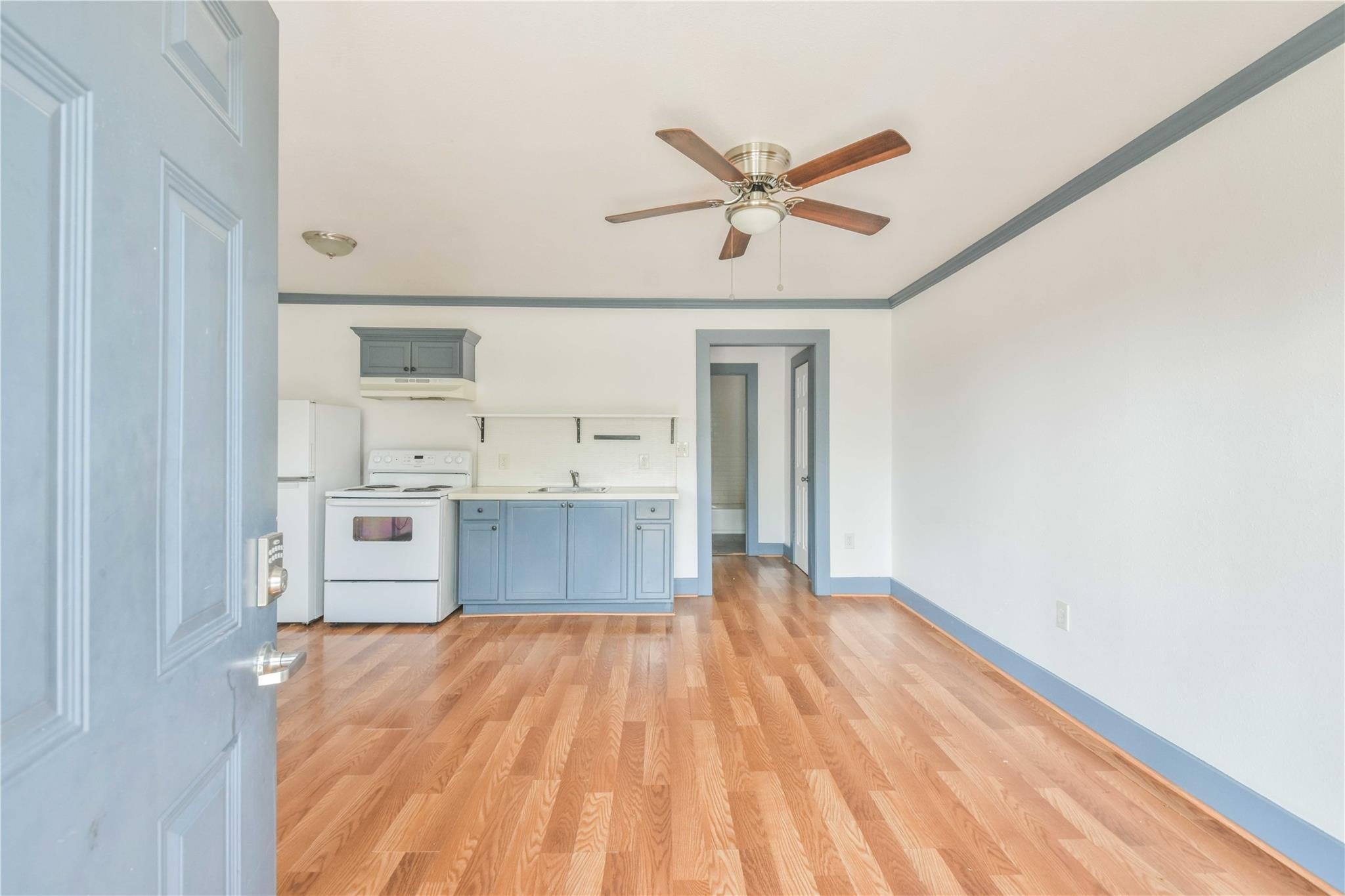 5320 Polk St Street 17