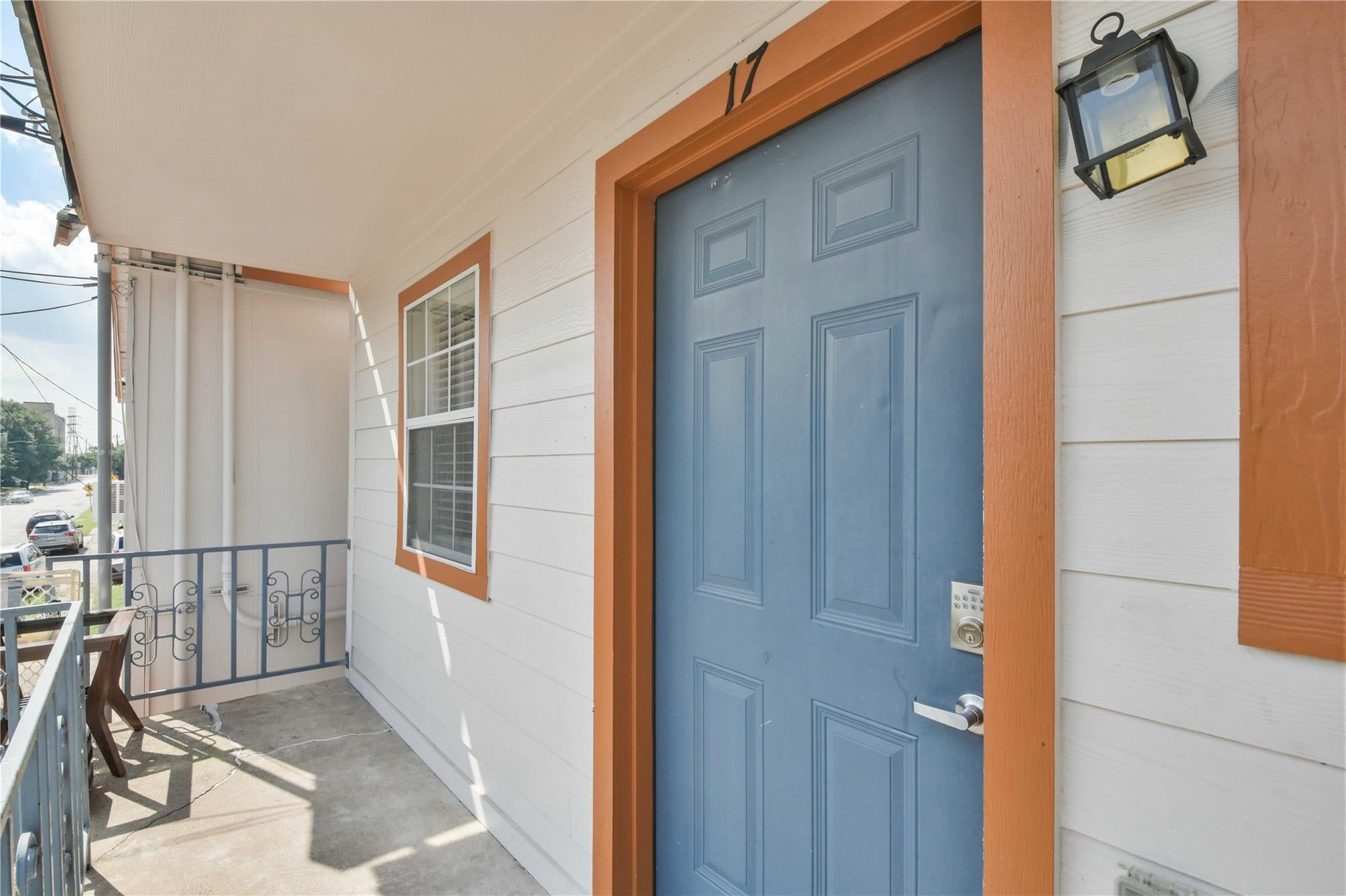 5320 Polk St Street 17