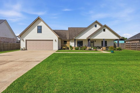 Photo of 613 13th Street, Nederland, TX 77627 (MLS # 88583511)