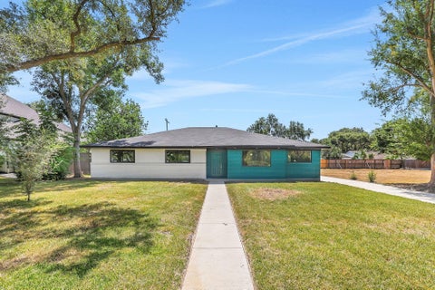 Photo of 7915 S Braeswood Boulevard, Houston, TX 77071 (MLS # 53264053)