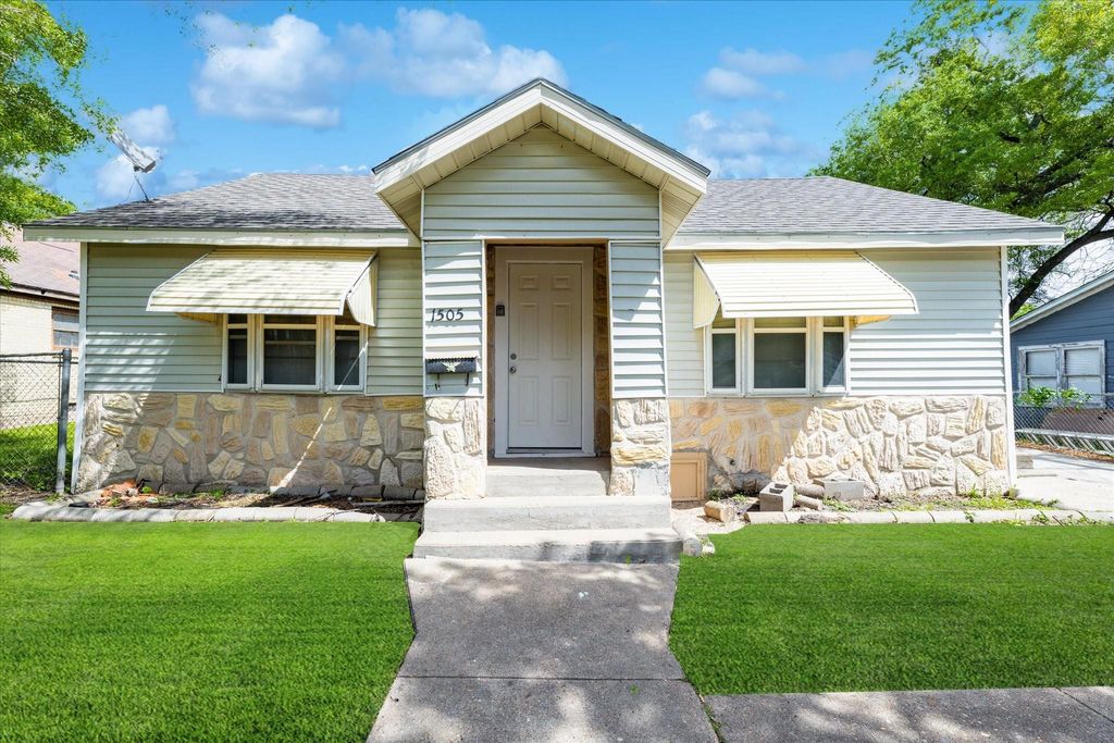 Photo of 1505 Brazos Street, Rosenberg, TX 77471 (MLS # 89172387)