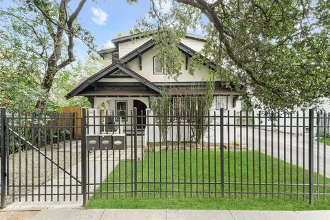 Photo of 3613 Audubon Place, Houston, TX 77006 (MLS # 85003353)