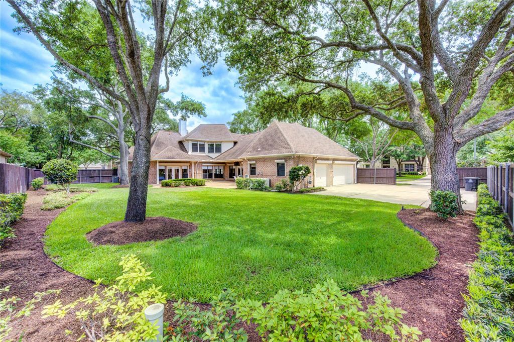 Photo of 13303 Brandywyne Court, Houston, TX 77077 (MLS # 83677385)