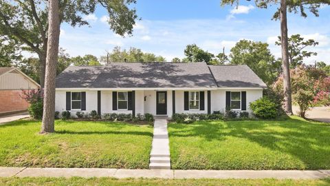Photo of 5943 Greenmont Drive, Houston, TX 77092 (MLS # 12395088)