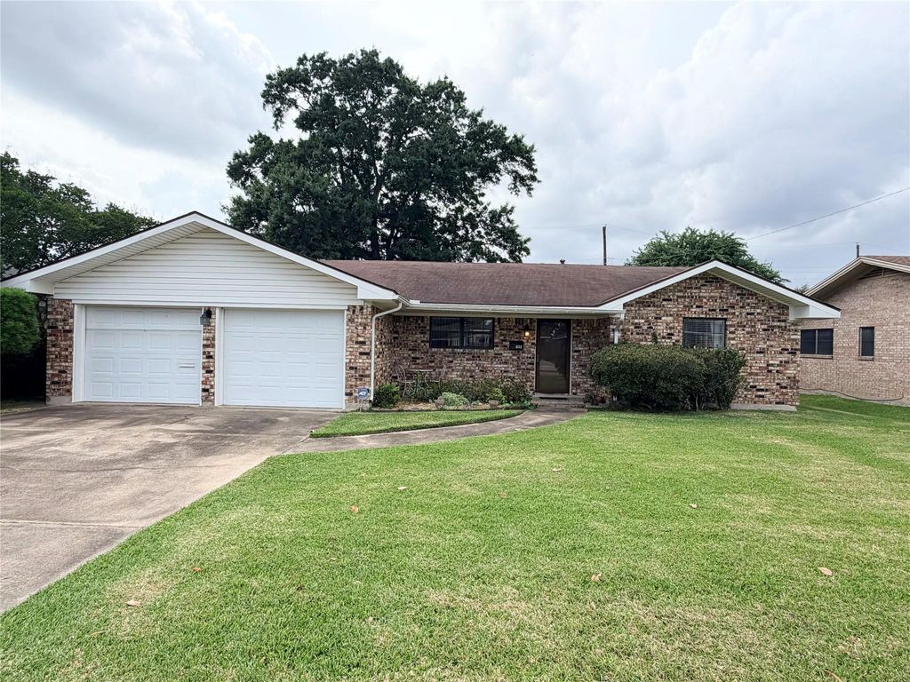 Photo of 3152 Sandalwood Drive, Port Neches, TX 77651 (MLS # 4880766)
