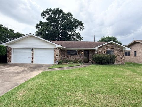 Photo of 3152 Sandalwood Drive, Port Neches, TX 77651 (MLS # 4880766)