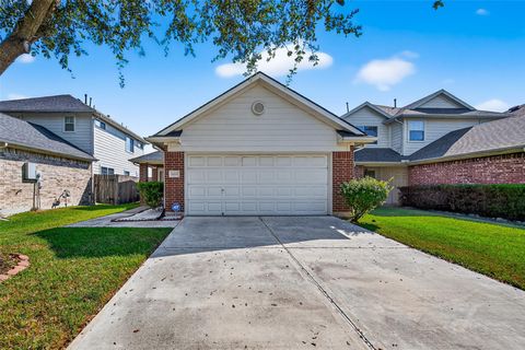 Photo of 14235 Stone Cottage Lane, Houston, TX 77047 (MLS # 12868514) Photo of 14235 Stone Cottage Lane, Houston, TX 77047 (MLS # 12868514)