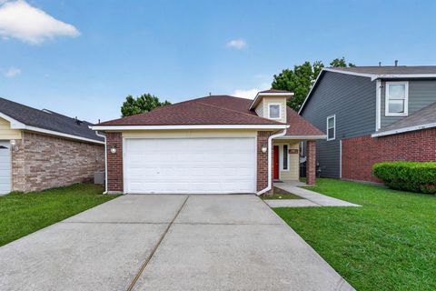 Photo of 11811 Fossil Rock Lane, Houston, TX 77034 (MLS # 62986818)