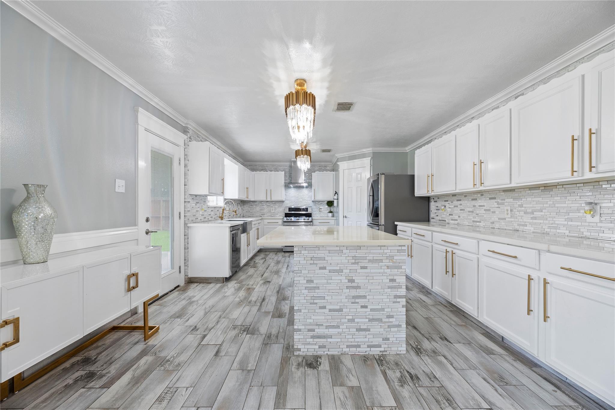 1010 Stillgate Court