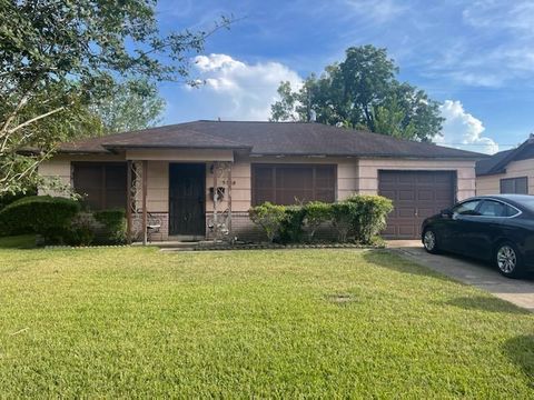 Photo of 5758 Belmark Street, Houston, TX 77033 (MLS # 88575138)