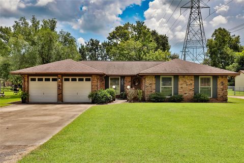Photo of 105 Lazy Lane Lane, Lake Jackson, TX 77566 (MLS # 29750642)