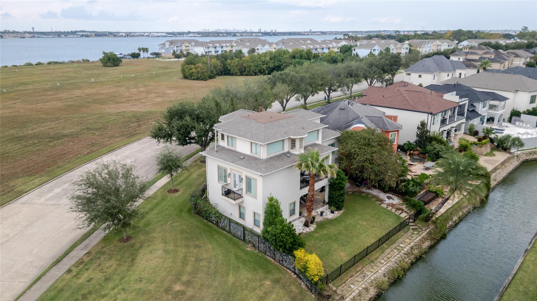 1517 Waterside Drive