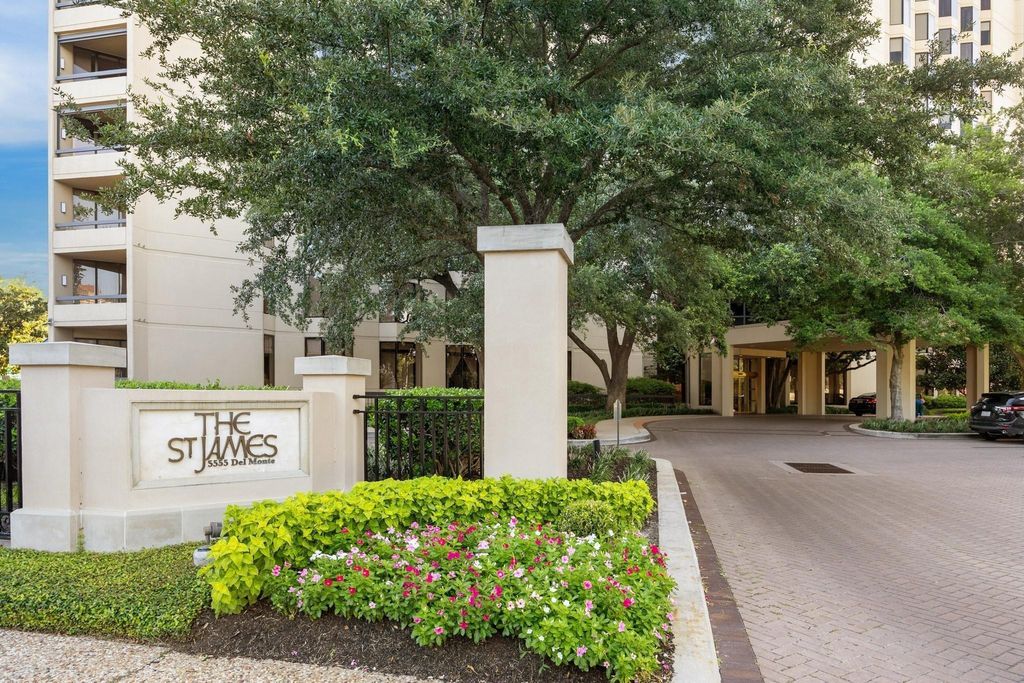 Photo of 5555 Del Monte Drive #1404, Houston, TX 77056 (MLS # 37392490)