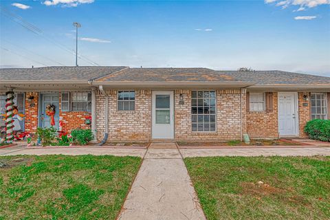 1110 W Tri Oaks Lane 157 Houston TX 77043