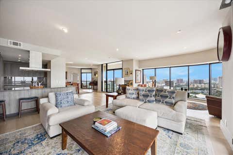 Condo For Sale - 1701 Hermann Drive Dr #22CE<br/> Houston, TX 77019