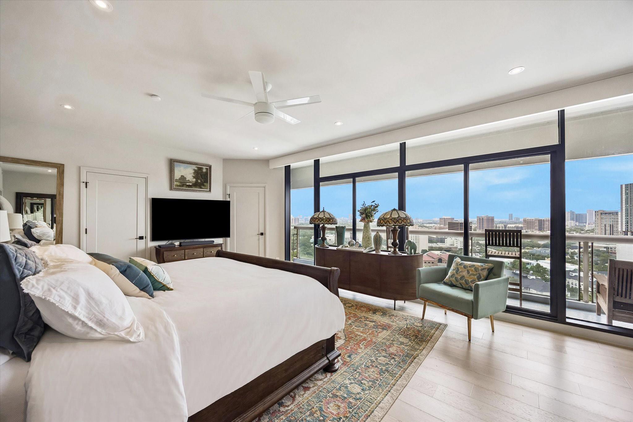 1701 Hermann Drive 22CE