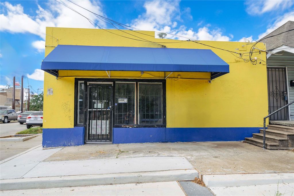 Photo of 815 Quitman Street, Houston, TX 77009 (MLS # 87979310)