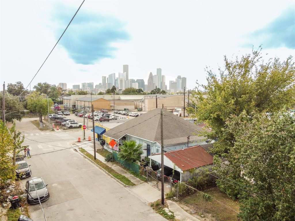 Photo of 815 Quitman Street, Houston, TX 77009 (MLS # 87979310)