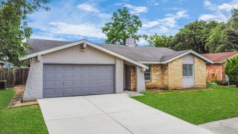 Photo of 10131 Kent Towne Ln LN, Sugar Land, TX 77498 (MLS # 67461072)
