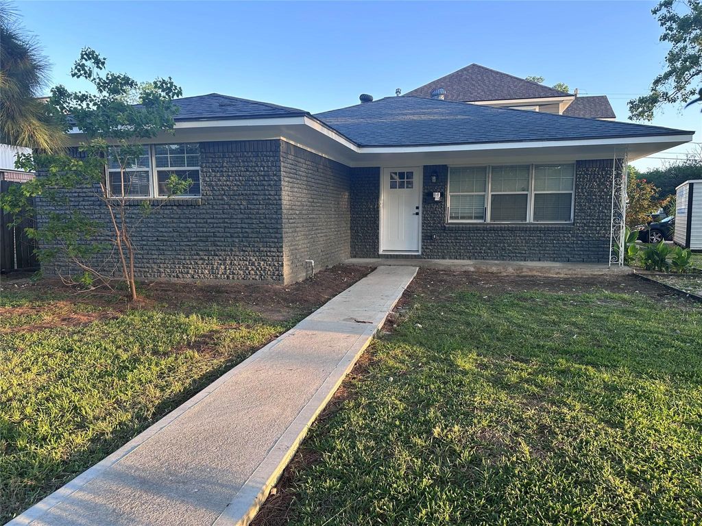 Photo of 502 Avenue F, Houston, TX 77587 (MLS # 95857311)