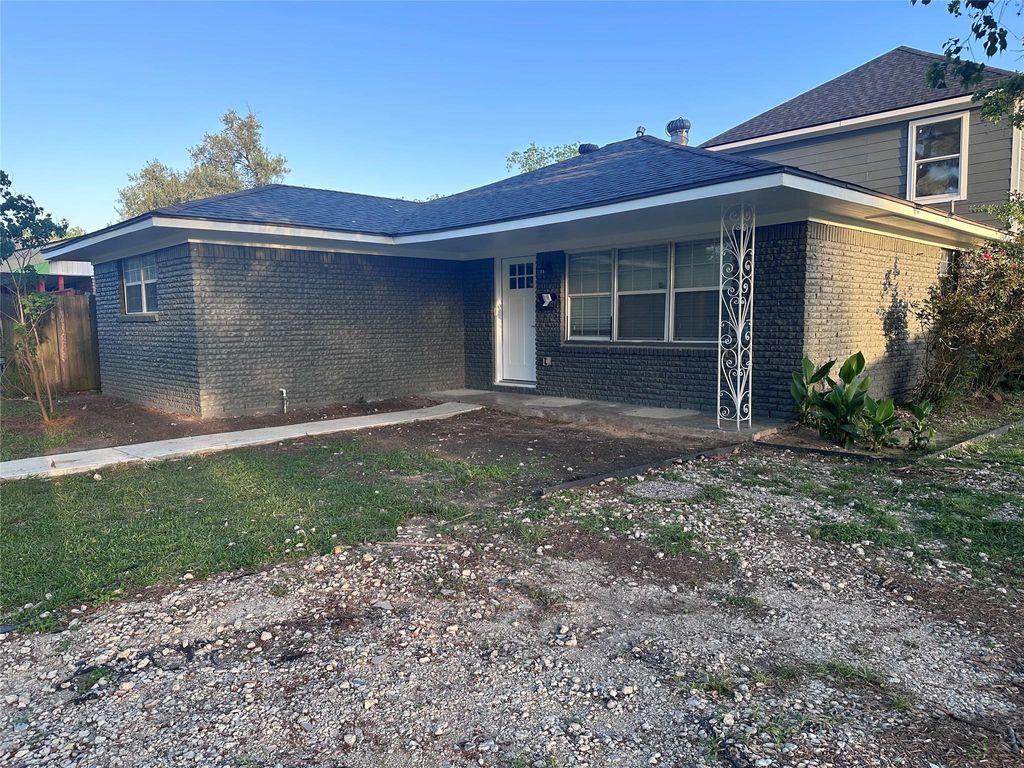 Photo of 502 Avenue F, Houston, TX 77587 (MLS # 95857311)