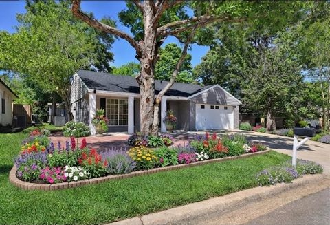 Homes For Sale - 503 Allison St Street<br/> Montgomery County, Conroe, TX 77303
