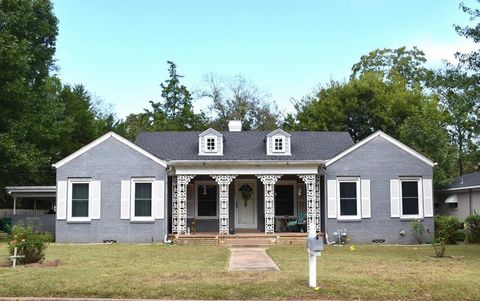 1107 E Lamar Street Palestine TX 75801