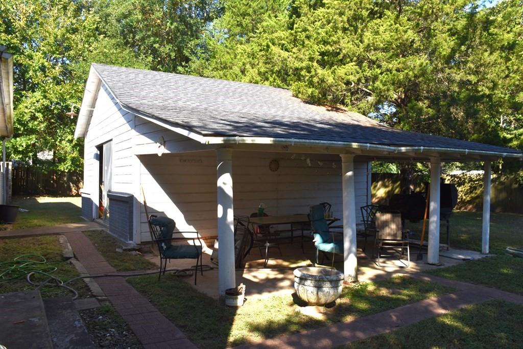 1107 E Lamar Street