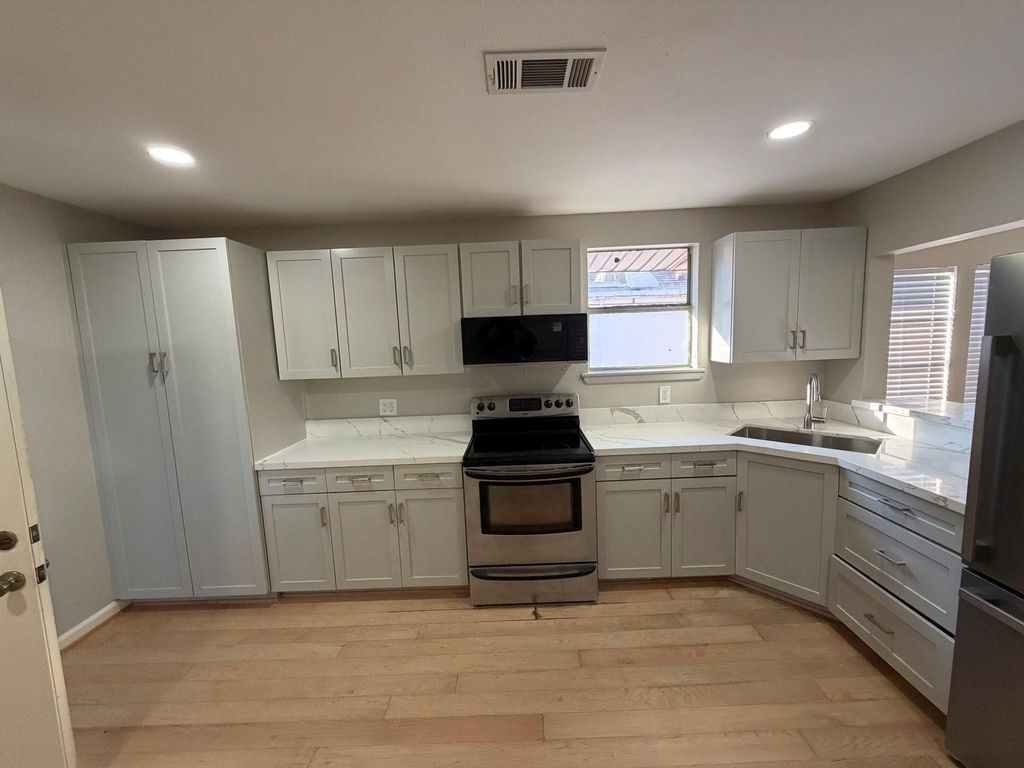 Photo of 1554 Scharpe Street, Houston, TX 77023 (MLS # 35671096)