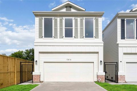 Photo of 10616 Ashville Drive, Houston, TX 77051 (MLS # 13278584)