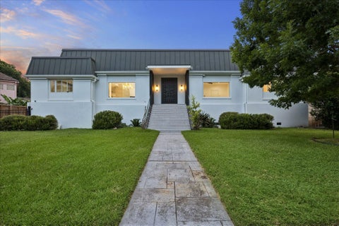 Photo of 5006 Braesheather Drive, Houston, TX 77096 (MLS # 91309976)