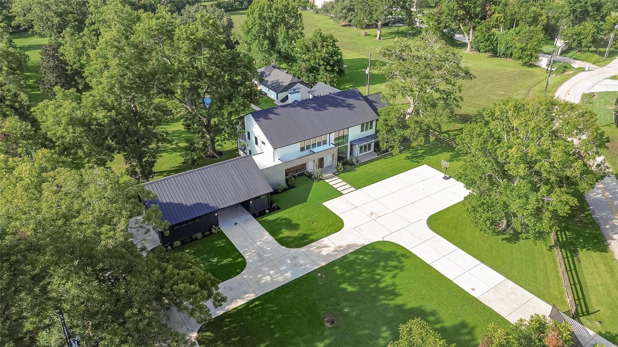 5210 Manor Drive