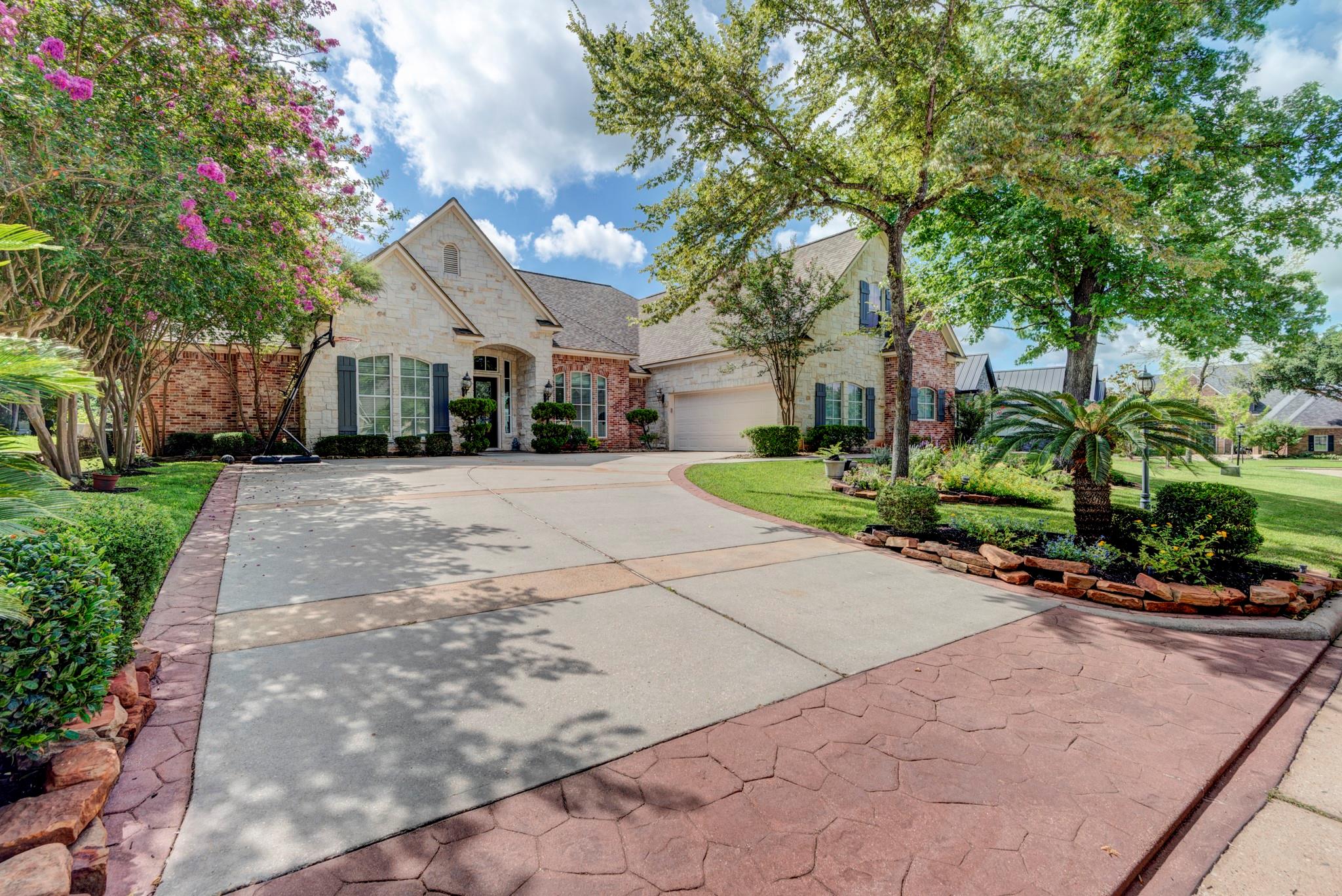 40 W Oaks Court
