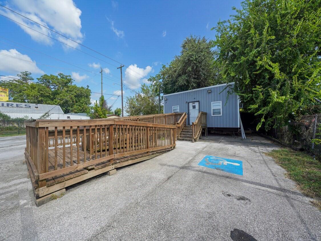 802 E 32nd Street