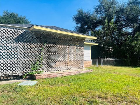 Photo of 7328 Bauman Road, Houston, TX 77022 (MLS # 41714160)