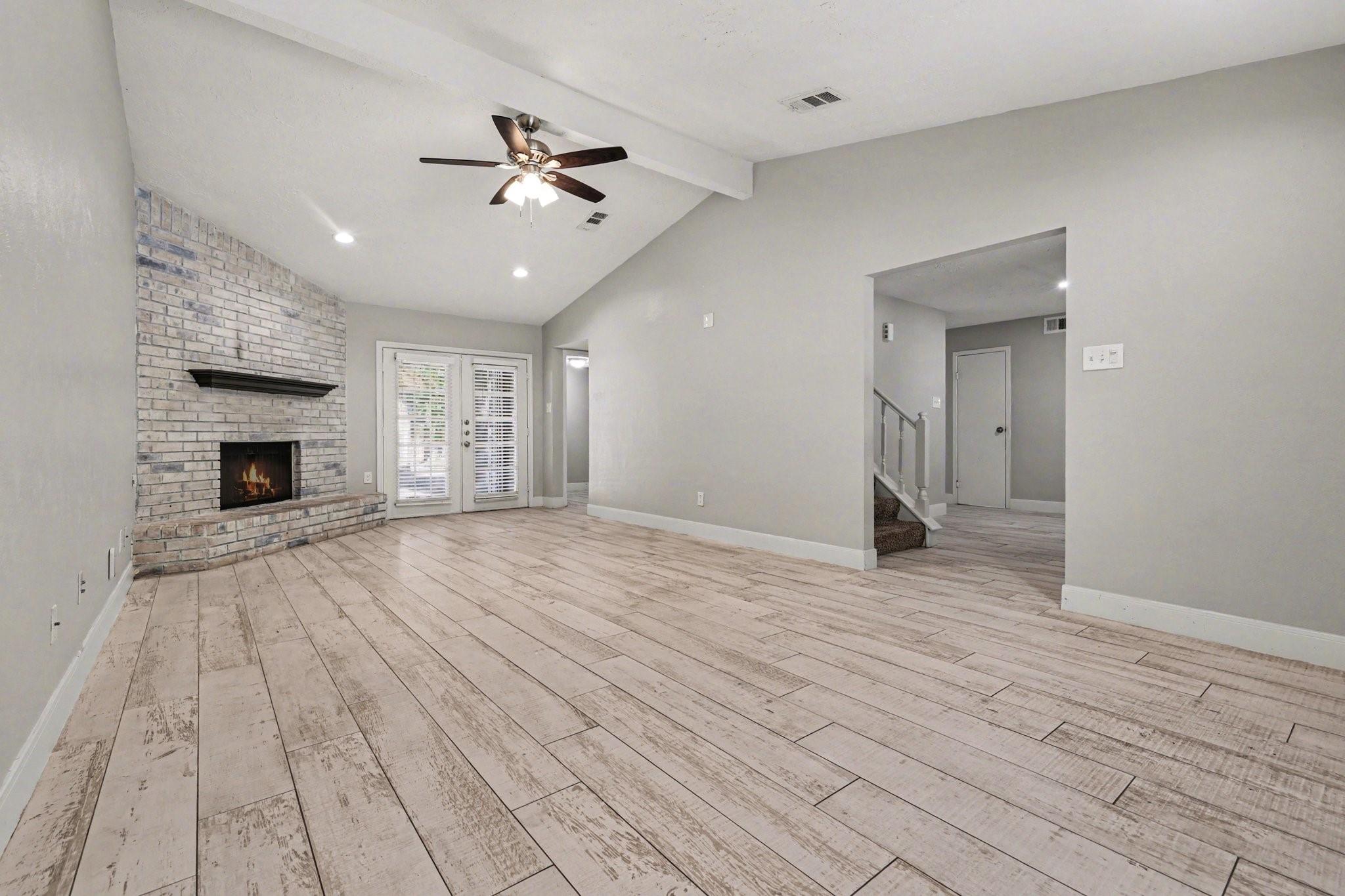 34 E Wandering Oak Drive