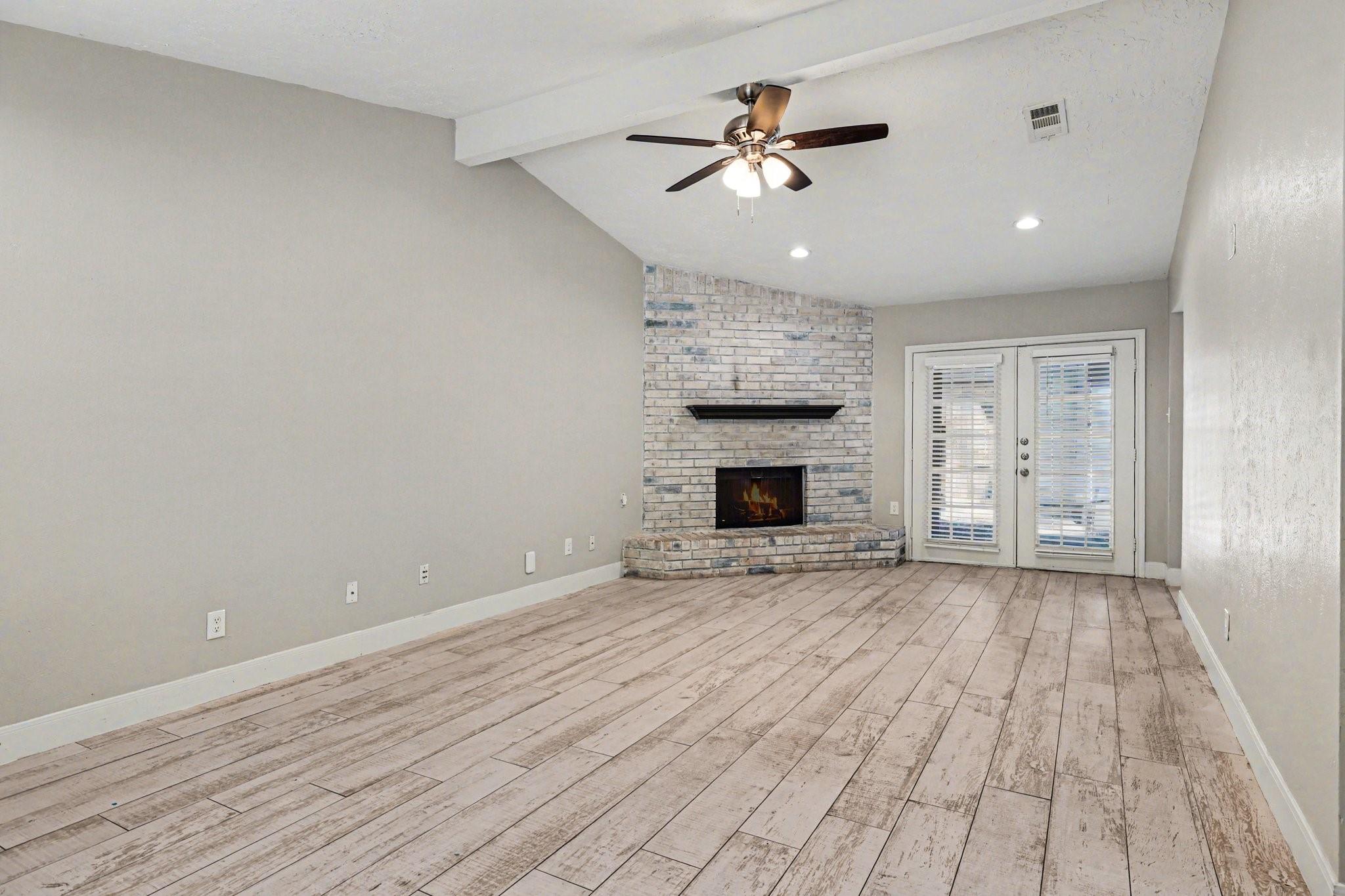 34 E Wandering Oak Drive