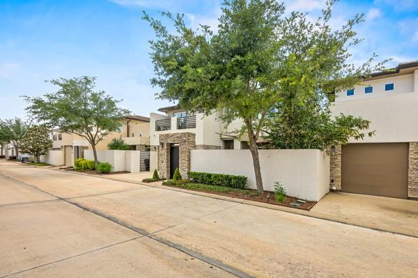 3207 Royal Courtside Avenue