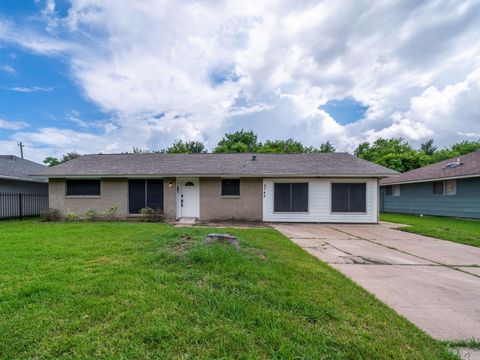 Photo of 5742 Schevers Street, Houston, TX 77033 (MLS # 22162499)