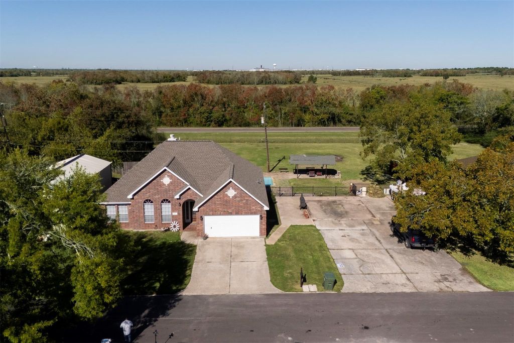 Photo of 8015 Bayview Drive, Beach City, TX 77523 (MLS # 18588297)