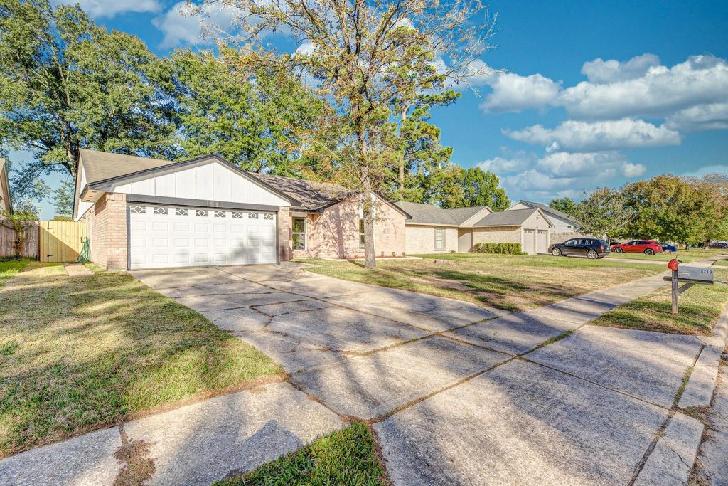 Photo of 5719 Flax Bourton Street, Humble, TX 77346 (MLS # 25785849)
